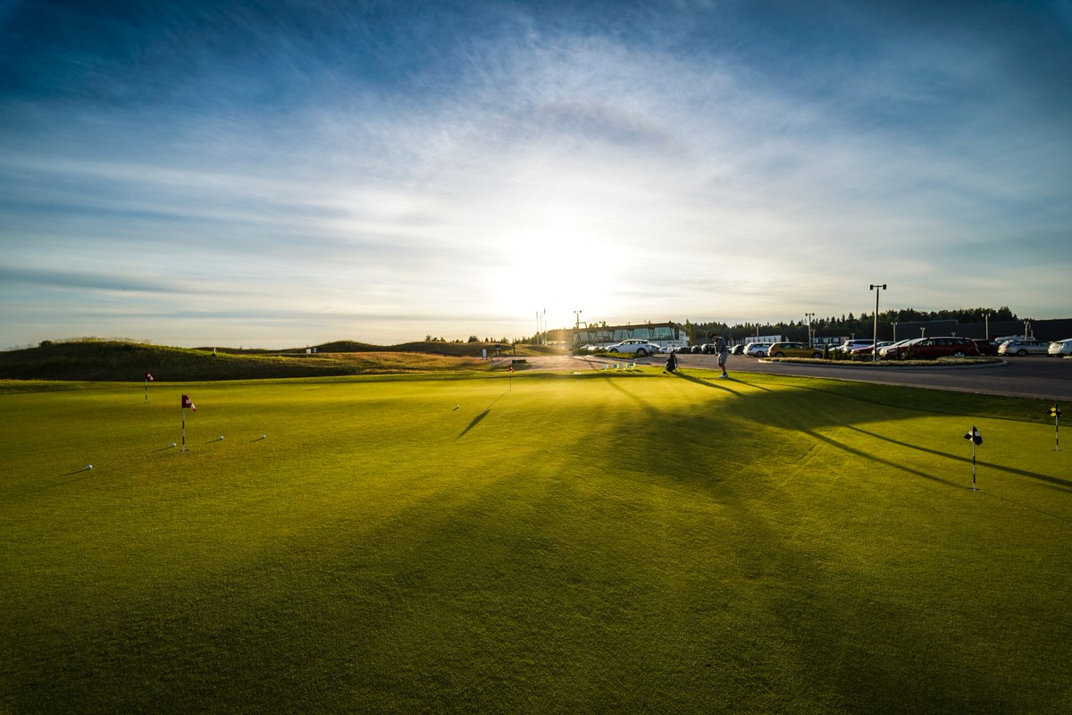 Vietätkö juhannuksen pääkaupunkiseudulla? 
Tervetuloa pelaamaan kierros golfia Tapiolaan!

18 reiän Green fee 45 €
9 reiän Green fee 30 €

Hinnat voimassa juhannuksena 22.-23.6

tapiolagolf.fi/uutiset/vietat…