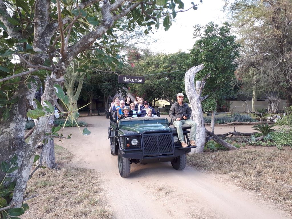 Two vehicles from #Umkumbe are heading out to explore the #sabisands during #livebushfeed