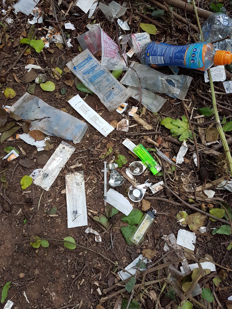 ChaddesdenSNT's tweet photo. Please don't attempt to pick up uncapped needles - call the Council and Street Pride will safely dispose of them.  One local resident ended up at A&amp;E after a needle pricked her finger trying to do the right thing #StreetPride #SafetyAdvice #RFPD https://t.co/0y0Dt6Svyu