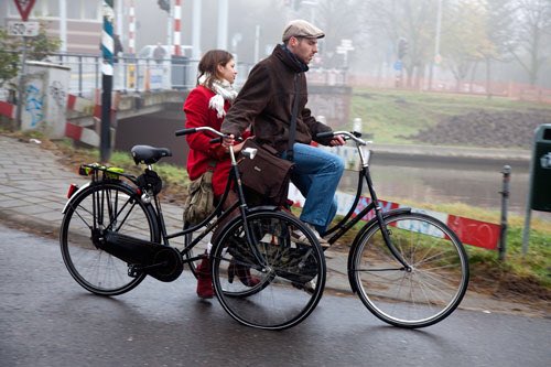 rocketdaddies's tweet photo. @roiseanna @timmermansr @Taraustralis @ISU_SSP @swingie Indeed, he should be biking one of them. Preferably with somebody on the back. Happens a lot if one bike is broken somehow (brojen chain, flat tire). https://t.co/FiGvP3Xk29