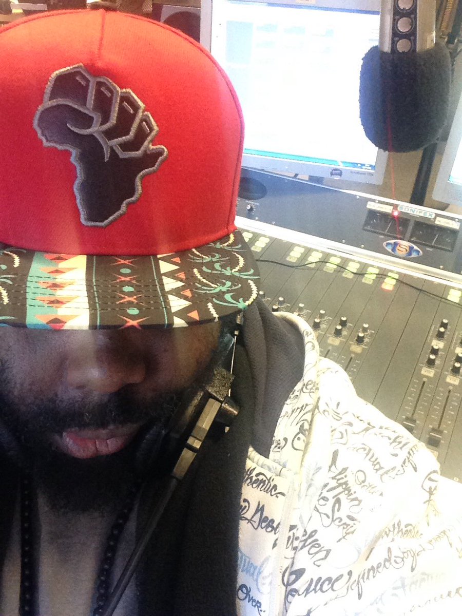 corrdtheseeker's tweet photo. @Ujimaradio Tune in now for today's #SteppinRaizer on @ujimaradio we're going in on PLHO. My guiding principles Peace Love Honour One. Join me as I break it down...
#PLHO #RadioVibes #5thDimensionalMovements #Lionheart https://t.co/BVmEiNxhR6