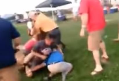 StribSports's tweet photo. Fight! Fight! The parents of 12-year-old softball players are having a fight! https://t.co/Rgtppzx7bp https://t.co/Rr9WhBhMGn