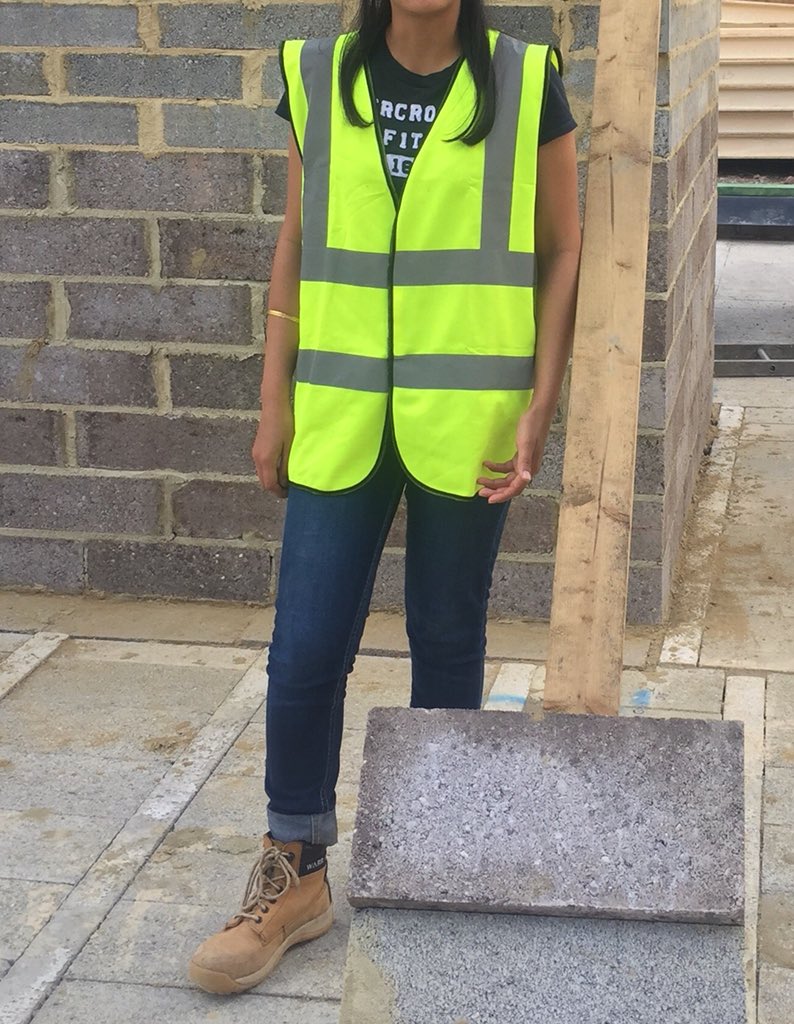 BaljitPanesar's tweet photo. So apparently I weigh the same as 2x 140mm medium density 7.0N #blocks 👀🤔 #how #selfbuild Maybe I won’t be giving block-laying a go haha #handgesture (FYI 26.4kg each 👀) https://t.co/tB3FdclW6q