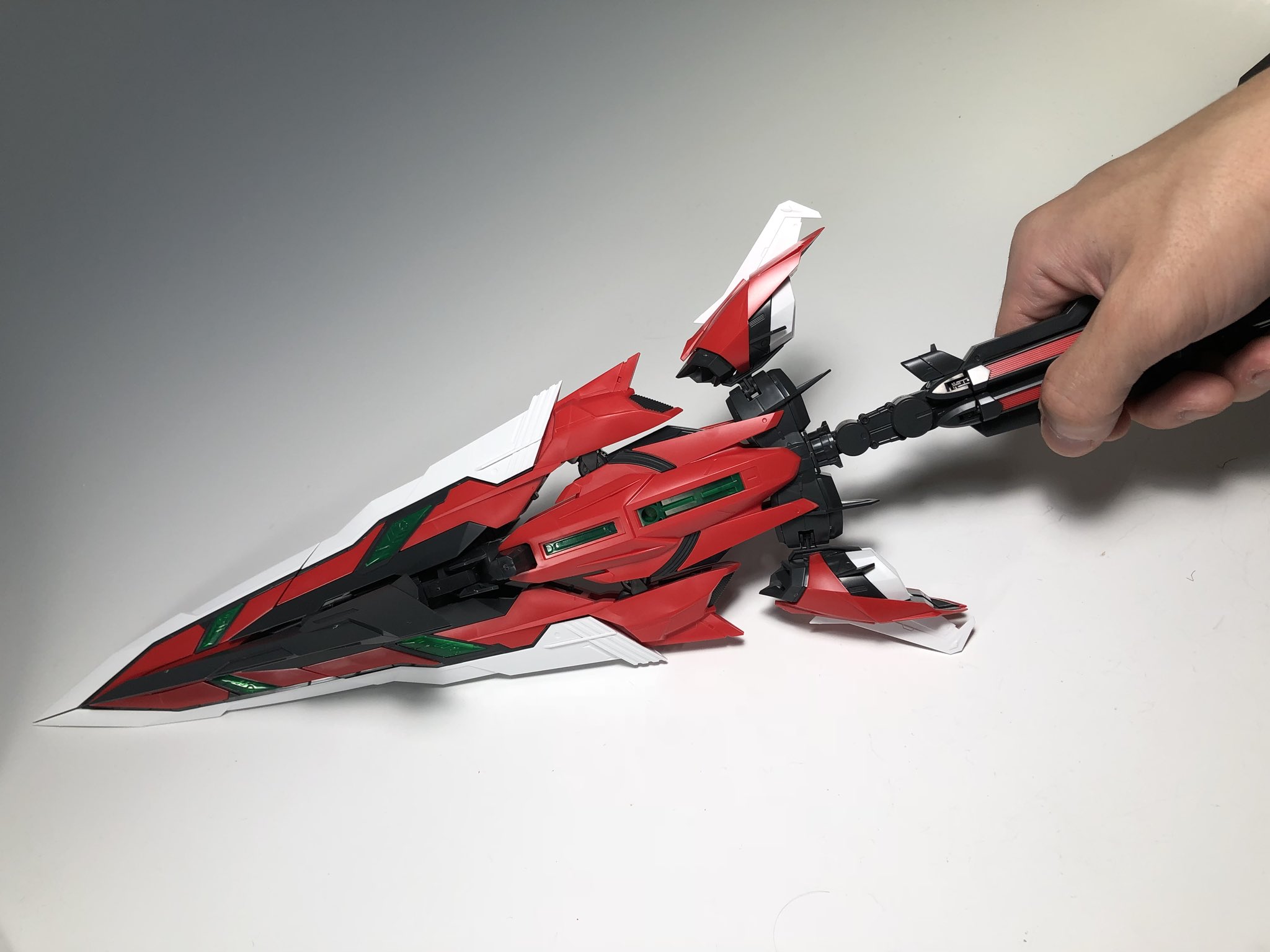 تويتر デンデロ على تويتر Pg ガンダムアストレイレッドフレーム改 取り敢えずタクティカルアームズiiだけ組みました レッドフレーム本体は当時のは日焼けしてる上メタリックver はまだ組み終わってないのでグリーンフレームに持たせてます 1 60で本体より全高の高い