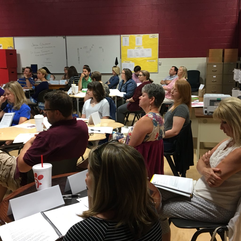 BlondeTC's tweet photo. Teachers in @FirstTNCORE dig into the new music #tnstandards #teachtn @foustmusic @RobbieGMitchell @idesignforreal https://t.co/Enu3LCuMFe