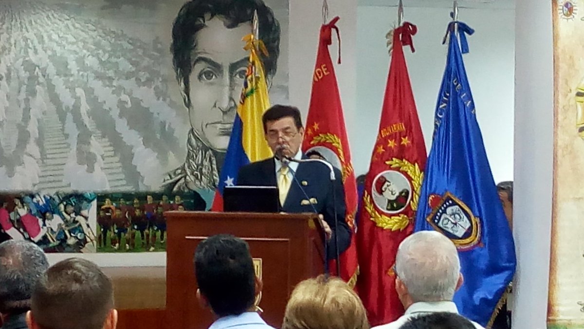 unefavac's tweet photo. El #VicerrectoradoAcadémico presente en la coferencia realizada en el piso 12 de la  #UnefanbSede #PrimeraSemanaBolivariana #SociedadBolivarianaDeVenezuela #20JUN @Neriogalban @unefa_ve https://t.co/BYn5Zv86O7