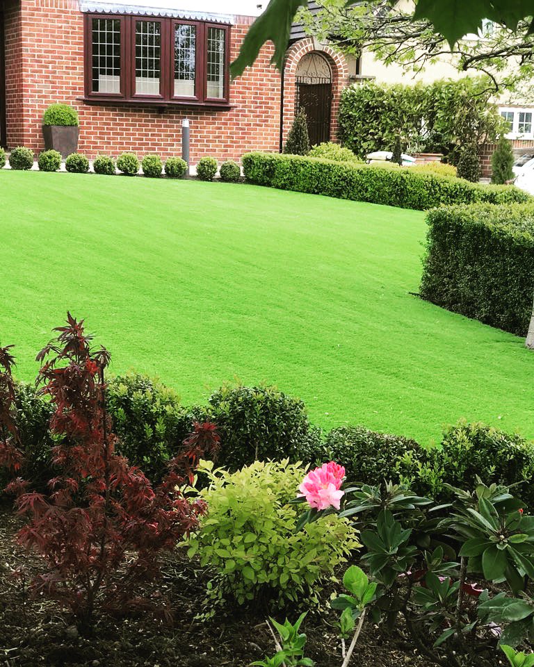 Selectgrass's tweet image. ‘Luxury Grass Installations’ used our artificial grass code 083 - 38mm to transform this garden giving it that freshly mowed look 👌 #trade #supplier #artificialgrass #artificialturf #landscape #landscapers #landscaping #gardeninspiration
