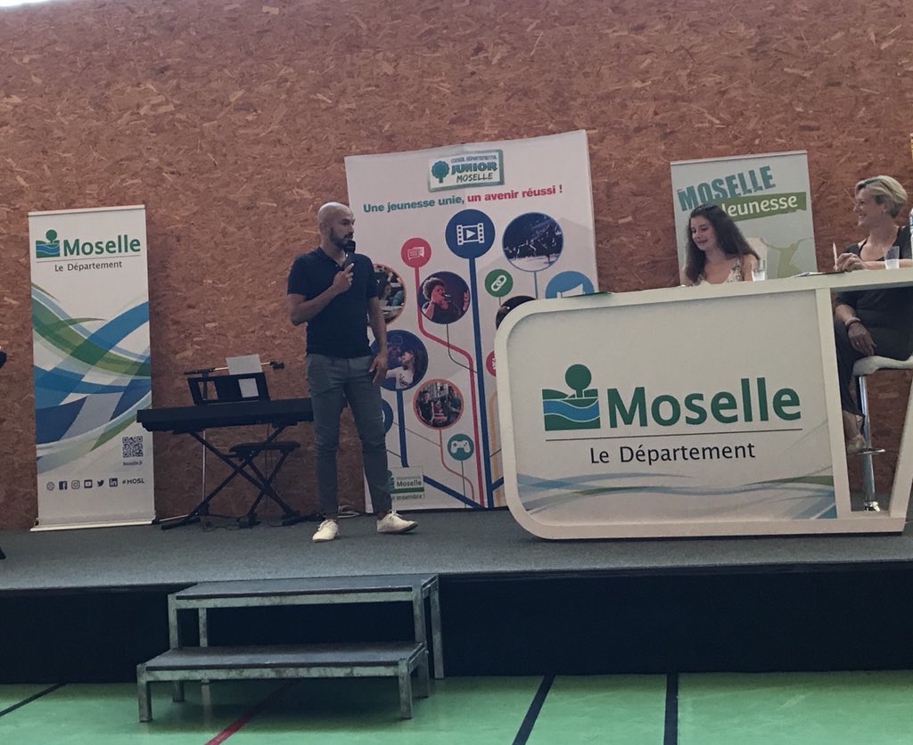 MoselleCD57's tweet photo. [CDJ57]

Le parrain humoriste du @cdj_57 @JulienStrelzyk présent à la dernière séance plénière du mandat 2015/2018. Il a accompagné les 54 jeunes du 57 comme il l’a souligné ! 

Il sera également là pour le prochain Conseil départemental Junior ! https://t.co/MNYdDN41FU