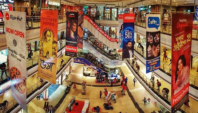 Shopaholic
#mall #lakemall #kolkata #kolkatadiaries #seeingdifferently #seeingwide #panorama #ig_kolkata #citylife #cityscape #instakolkata #igers_kolkata #shutterbug #explore_calcutta #snapseed #samsunggalaxys8 #mobilephotography #travelersnotebook #tra… ift.tt/2toMZEO