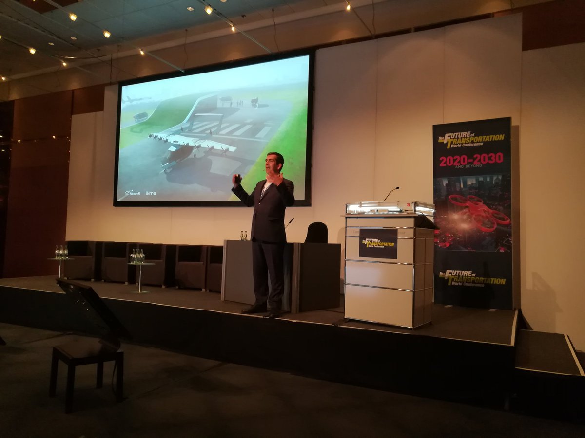 aviationarturo's tweet photo. José Rui Marcelino shows a very refreshing and inspiring recreation of #almadesign #flexcraft vision and operational concepts @jruimarcelino #FoT2018 https://t.co/OK4o75DJSl