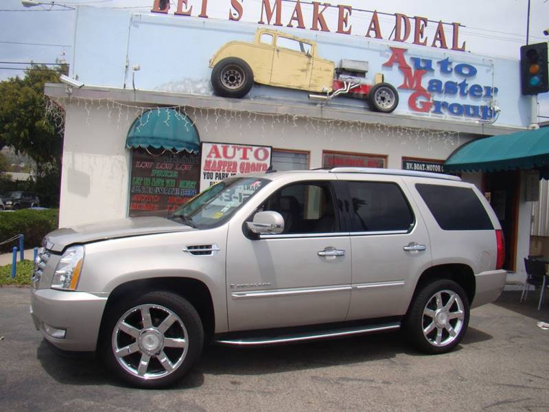 AutoMasterGrou1's tweet image. 2007 Cadillac Escalate fully loaded SUV 6.2 l V 8 VORTEC ENGINE with 3 rd row seat all leather Navigation , power lock, window roof rack 20" CHROME RIM'S Running board dash wood and many extra well kept and great running SUV for big family size. Only $16,795! Make us an offer!