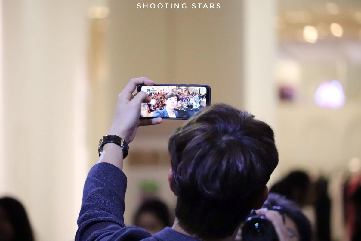 shootin_sta's tweet photo. 180515 @gxxod4 at SIAM PARAGON
❤🤳❤
#ก็อตอิทธิพัทธ์
#teamgxxod
#GSJUSTFORYOU https://t.co/RrHUlSLPIY