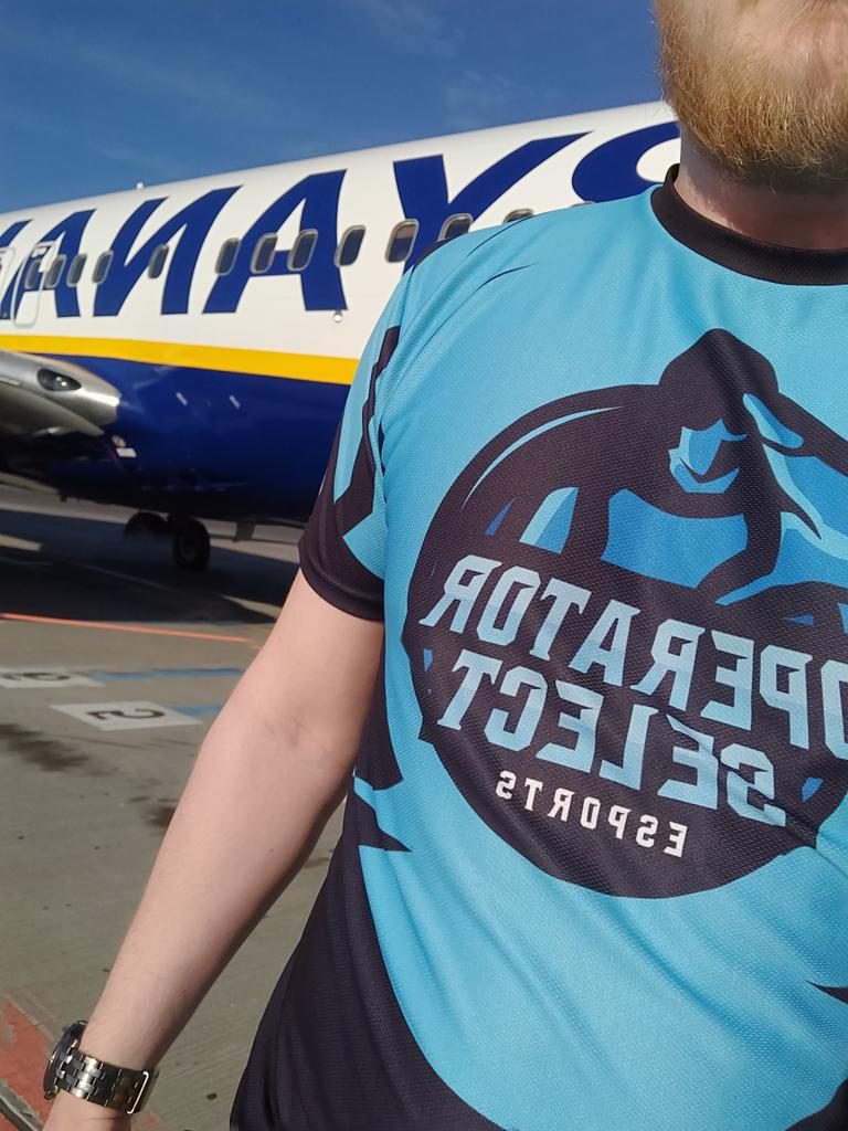 OperatorSelect's tweet image. Whats the best way to travel? Repping your favourite Community thats how! @Dombai_Europe has a huge selection of merch! Please do check out what they have and show us your best angle! #vamOS #merchandise