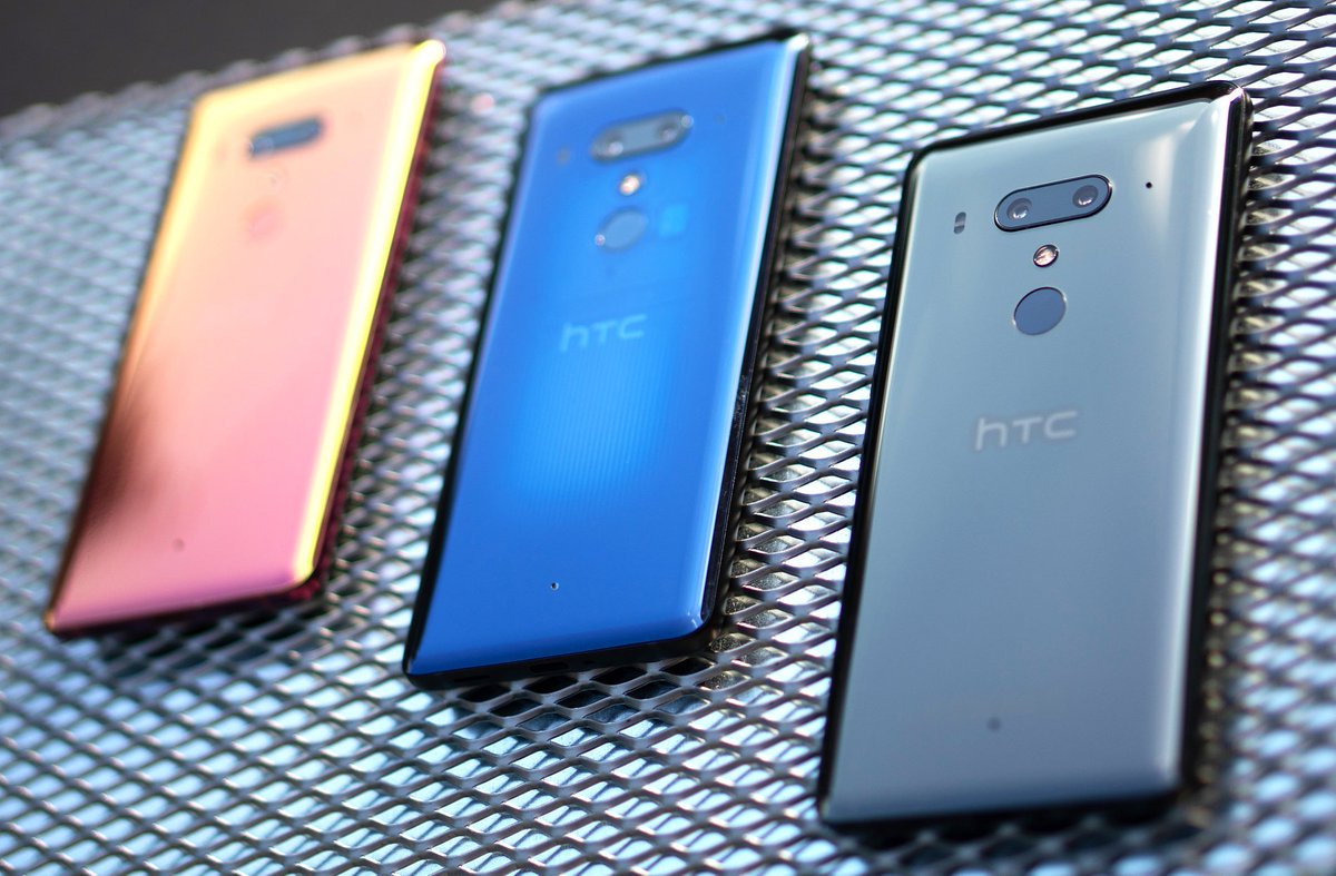 Пламенный красный, прозрачный синий или керамический черный? 
Должны признать, на этой фотографии керамический черный особенно хорош! 😍