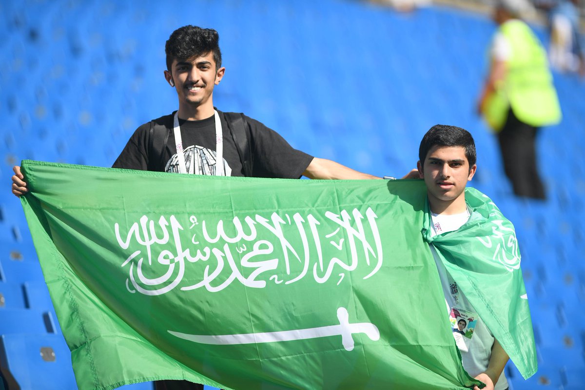 SaudiNT's tweet photo. 📷 | من المدرجات.. 😍

#معاك_يالأخضر 🇸🇦💚
#WorldCup2018
#Green_falcons https://t.co/4WG8gPNxcy