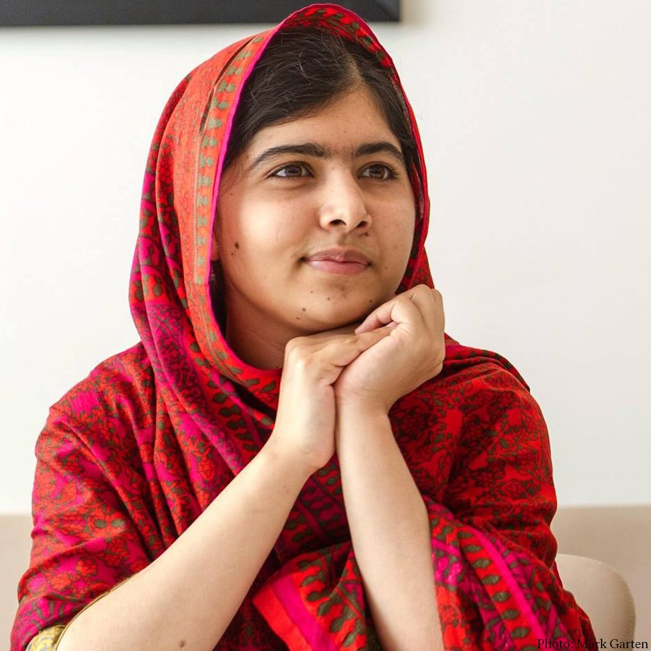NobelPrize's tweet photo. In @Malala’s next book 'We are Displaced', she focuses on the refugee experience. The book is an introduction for young readers to "what it means to lose your home, your community, and the only world you’ve ever known." Available after 4 September. #WithRefugees https://t.co/J5JohIzKNd