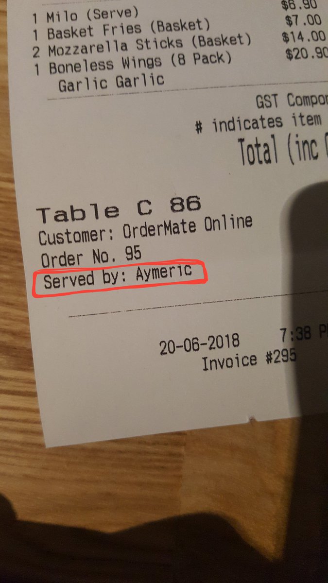 LuxArceo's tweet photo. WHAT THE FUCK I JUST HAD FOOD AT LORD OF THE FRIES AND IT SEEMS LIKE A CERTAIN LORD COMMANDER PICKED UP A CASUAL POSITION AS A SERVER ...... https://t.co/yYjGwQorko