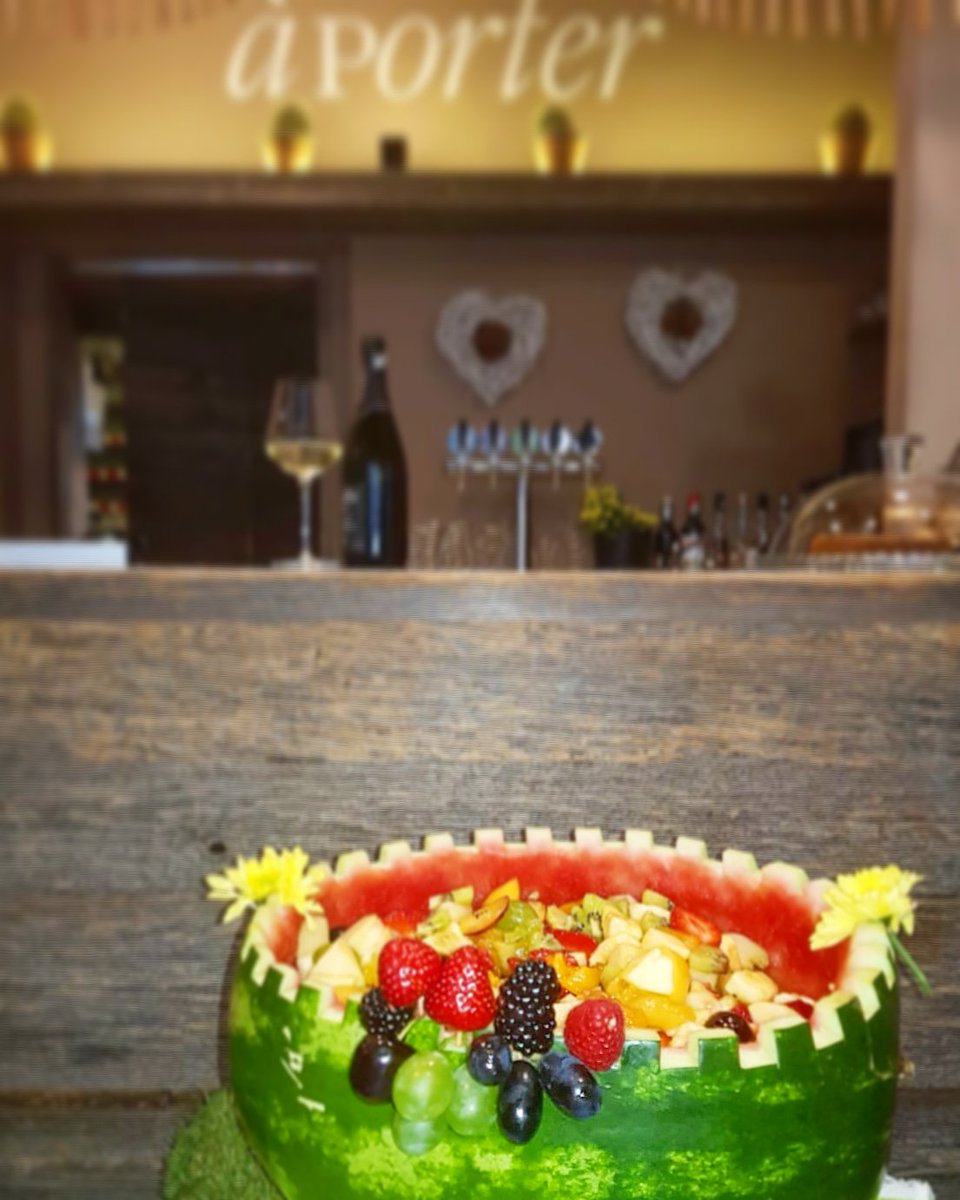 Sciattaporter's tweet photo. Festeggiamo l'arrivo dell'estate con 22 tipi di frutta, preparati per rendere ancora più fresco il vostro Rifugio metropolitano! #Sciattaporter #Valtellina #Alpfoodway #Sciatt #streetfood #ValtellinaExperience  #AlpineTaste #AlpineFood #AlpineExperience https://t.co/EGRojzJEXQ