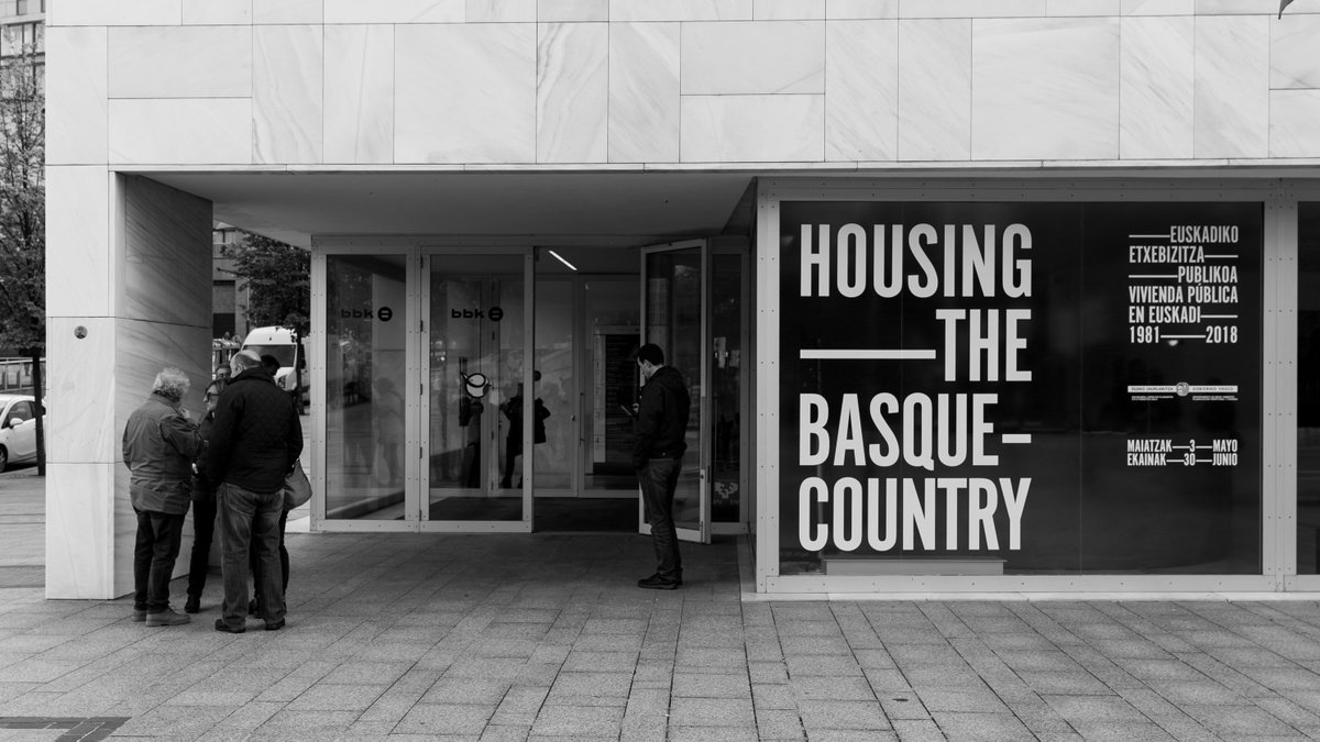 🔝Hasta el viernes tendremos como vecinos en el Bizkaia Aretoa a los participantes en <a href="/BIArchitecture_/">BIA</a> con un programa muy interesante 
✔️Por supuesto estáis todos invitados a visitar también la exposición <a href="/expoHBC/">Housing the Basque Country</a> 'Housing the Basque Country'  en la primera planta 🤗