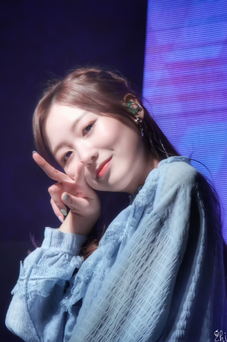 Juicerror's tweet photo. 180616 홍콩 팬미팅

#러블리즈 #Lovelyz 
#류수정 #수정 #Sujeong 

🍬我想我会开始想念你🍬
✨可是我刚刚才遇见了你✨

@Official_LVLZ 
사랑해요💕💕💕😭 https://t.co/roaa4IC1Ee