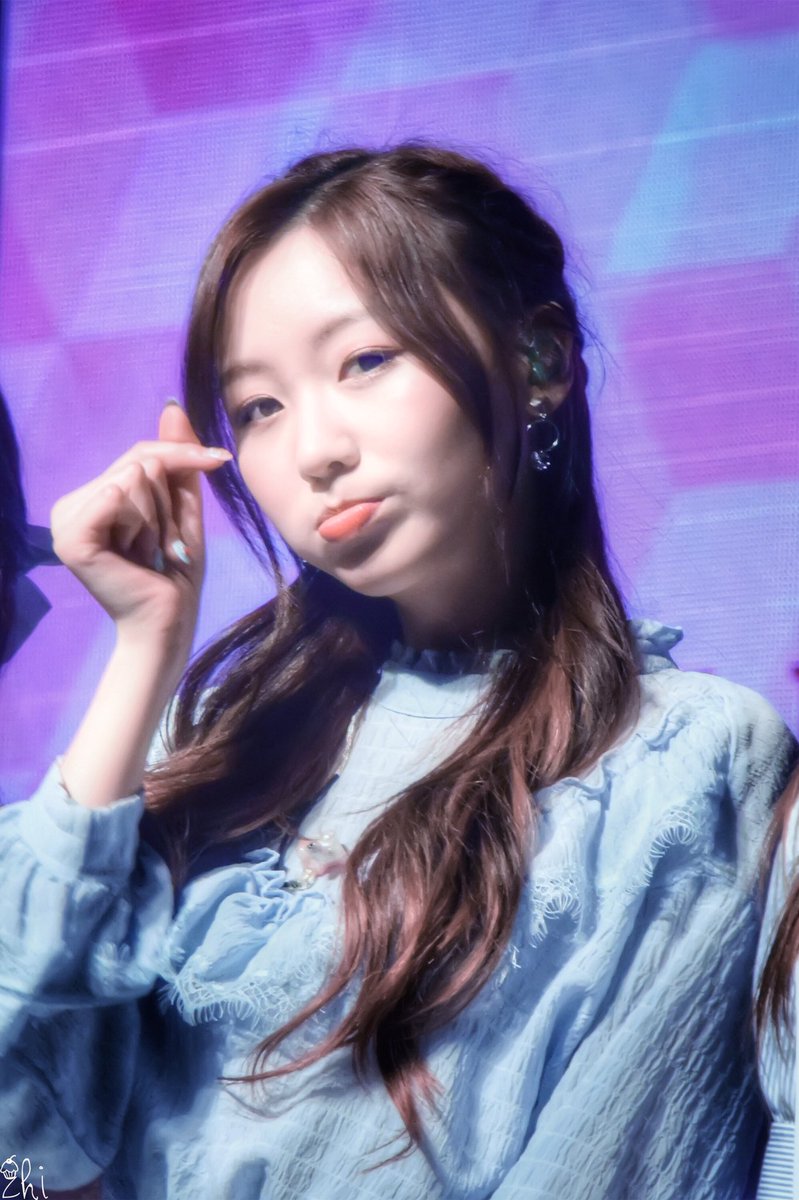 Juicerror's tweet photo. 180616 홍콩 팬미팅

#러블리즈 #Lovelyz 
#류수정 #수정 #Sujeong 

🍬我想我会开始想念你🍬
✨可是我刚刚才遇见了你✨

@Official_LVLZ 
사랑해요💕💕💕😭 https://t.co/roaa4IC1Ee