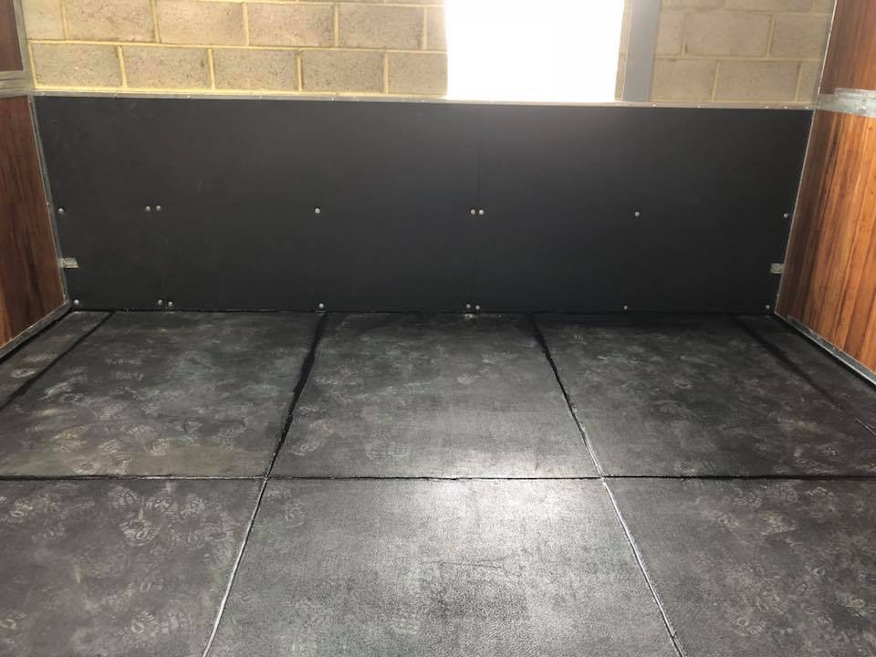 HorseMatsPlus's tweet photo. Yesterdays installation of sealed and bonded 18mm rubber floor matting and 20mm Eva cushioning wall matting with metal anti-chew capping. Stables by @StablesOnline1 #stables #internal #equestrian #flooring #solidrubber #installation @EquineHour https://t.co/REAnewoZuQ
