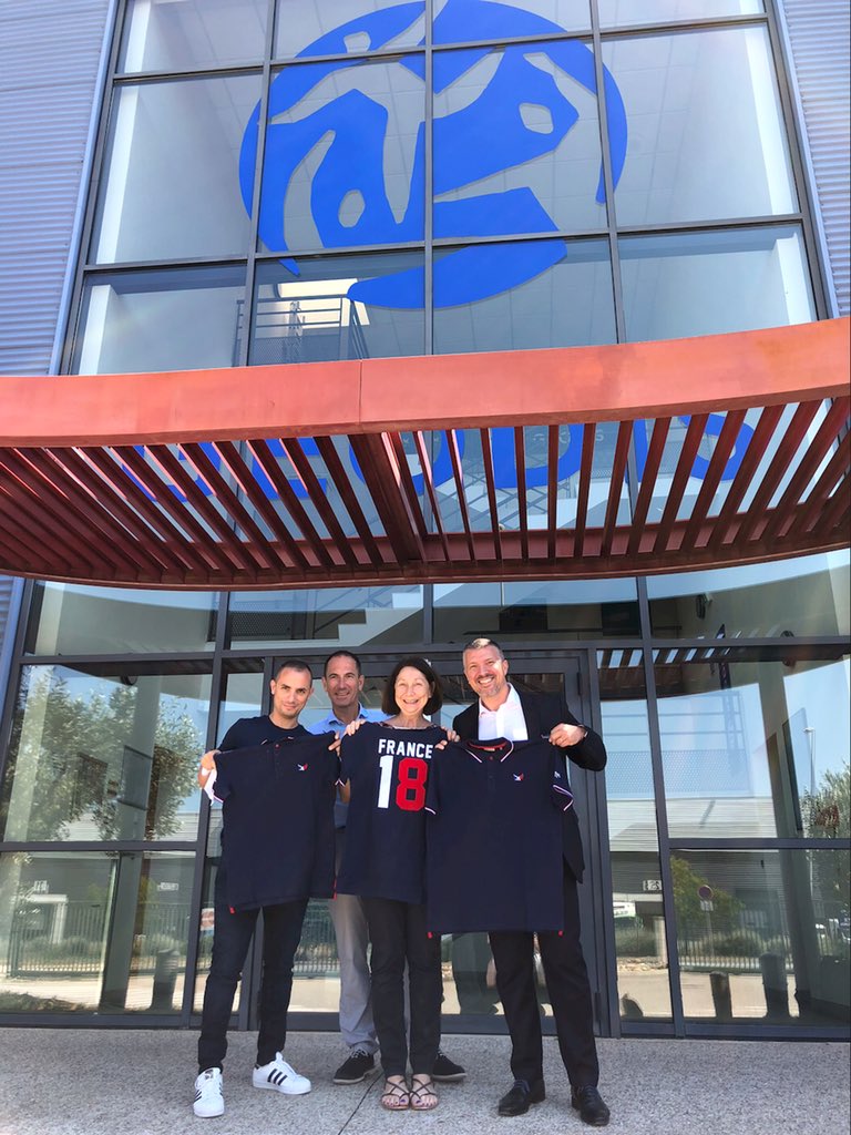 FredericPasqual's tweet photo. #DG @PAGANINI_lauren @Kaporal et @FredericPasqual @GEODIS_Group présentent le polo Kaporal des supporters tous ensemble pour la victoire au #mondial 2018 tous #FiersdetreBleus ��🇷👍😉 https://t.co/DAruzqCGRW