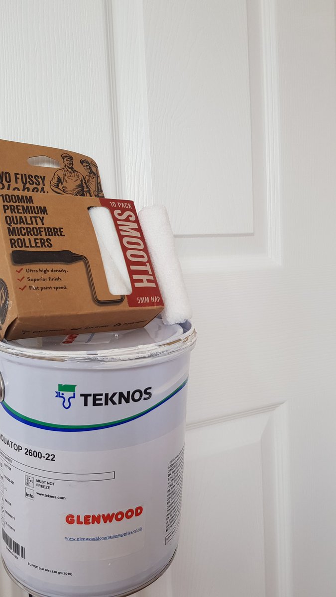 Jenthedecorator's tweet photo. first use of the @TeknosIndustry #semimatt #satin from @glenwoodpaints teamed with my @TwoFussyBlokes #smooth #microfiberroller & @Staalmeester #Sashbrush
a strange jelly consistency, but leaves a lovely solid finish with no brush marks or drag
2 x Teknos 1 x Aqua undercoat https://t.co/o1quLuNmVn