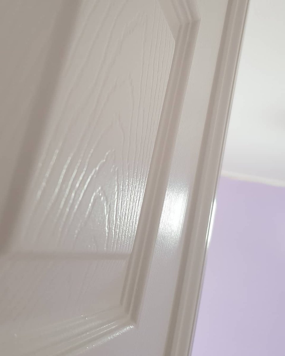 Jenthedecorator's tweet photo. first use of the @TeknosIndustry #semimatt #satin from @glenwoodpaints teamed with my @TwoFussyBlokes #smooth #microfiberroller & @Staalmeester #Sashbrush
a strange jelly consistency, but leaves a lovely solid finish with no brush marks or drag
2 x Teknos 1 x Aqua undercoat https://t.co/o1quLuNmVn