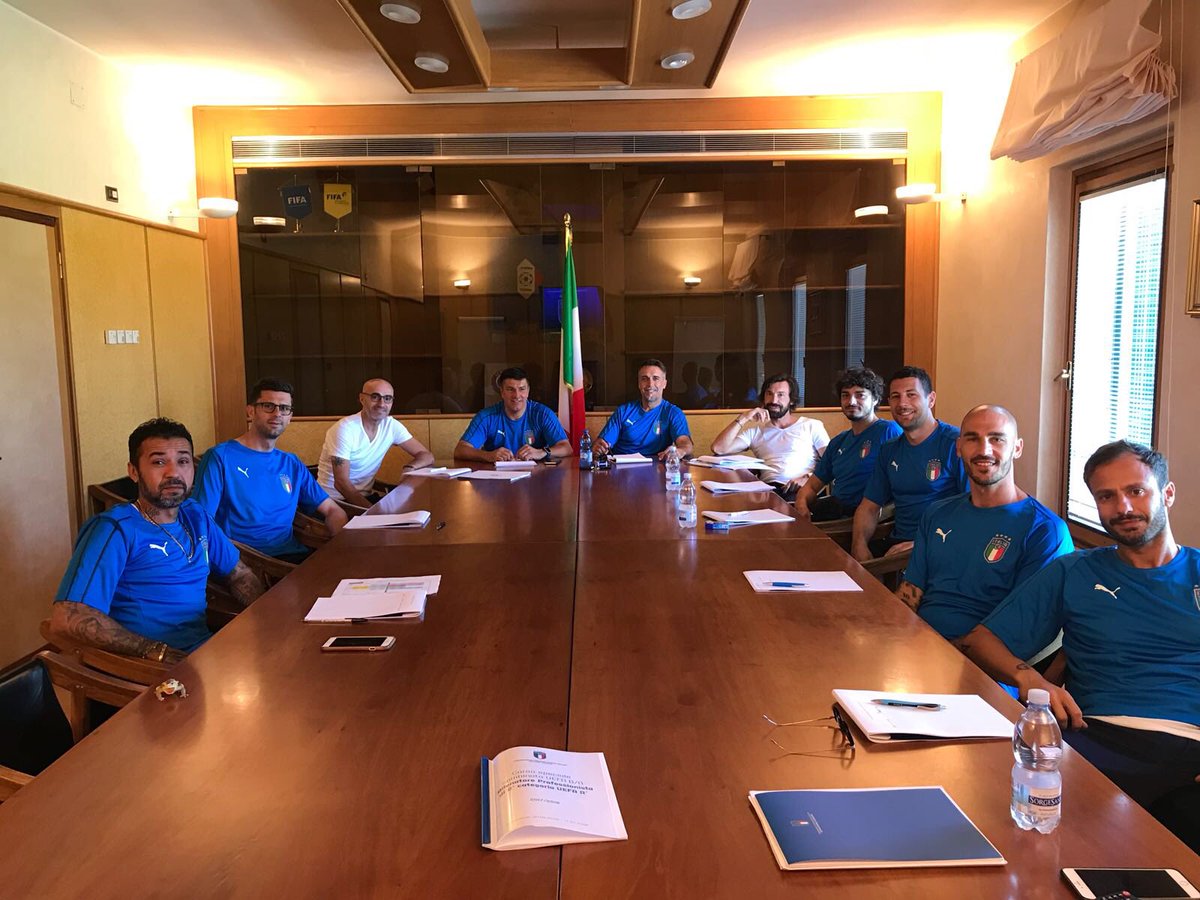 Pirlo_official's tweet photo. Coaching class 🇮🇹 https://t.co/SSBROSXAGT