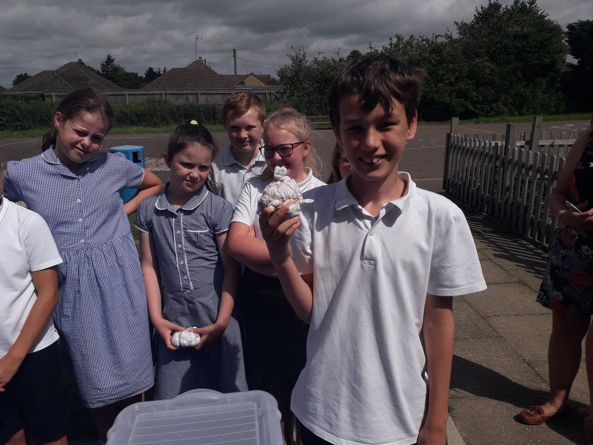 wwprimary's tweet photo. Year 6 having a superb time tie-dying their white t-shirts with Mrs Misangyi and Mrs Eke. We will tweet photos of their final bright t-shirts! 😁 #inspiringeducation #norfolk #colourfuldesigns https://t.co/Qma2W9J401