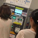 駐車場の精算機の前に人だかり!何事かと思えばとんでもない金額が表示されていた!ｗ