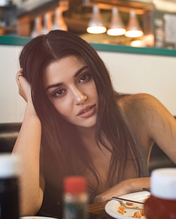 HandErcelTR's tweet photo. #HandeErcel Instagram’da yeni fotoğraflar paylaştı!⚡️ https://t.co/jJ0HKp6zH1
