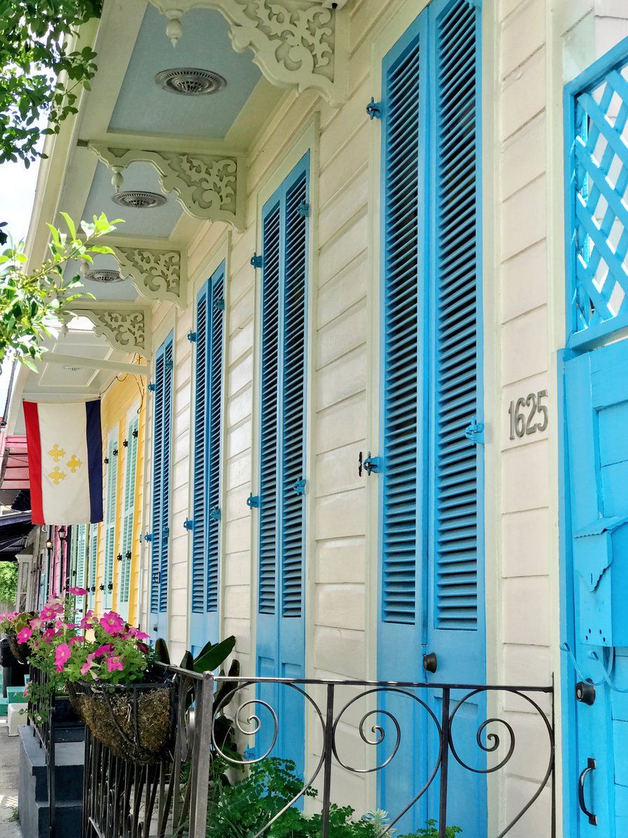 “If you love New Orleans, she’ll love you back.“ - Drew Brees 💙⚜️  #neworleans #noplacelikehome #onetimeinnola