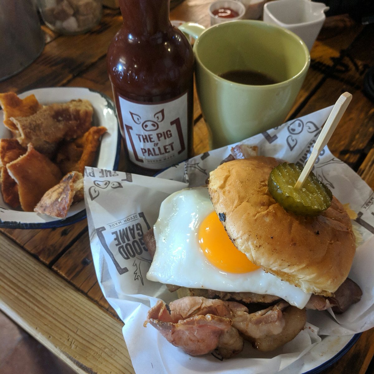 Brunch... A bacon (3 ways) banjo from <a href="/pigandpallet/">PigandPallet</a> - they sure do know what they're doing with swine... Snout to tail! (Great suggestion <a href="/Shaney_Baby/">Shana</a>) Now, back to original agenda... Heading for best Fish 'n' Chips in Plymouth! #LostAndHungry