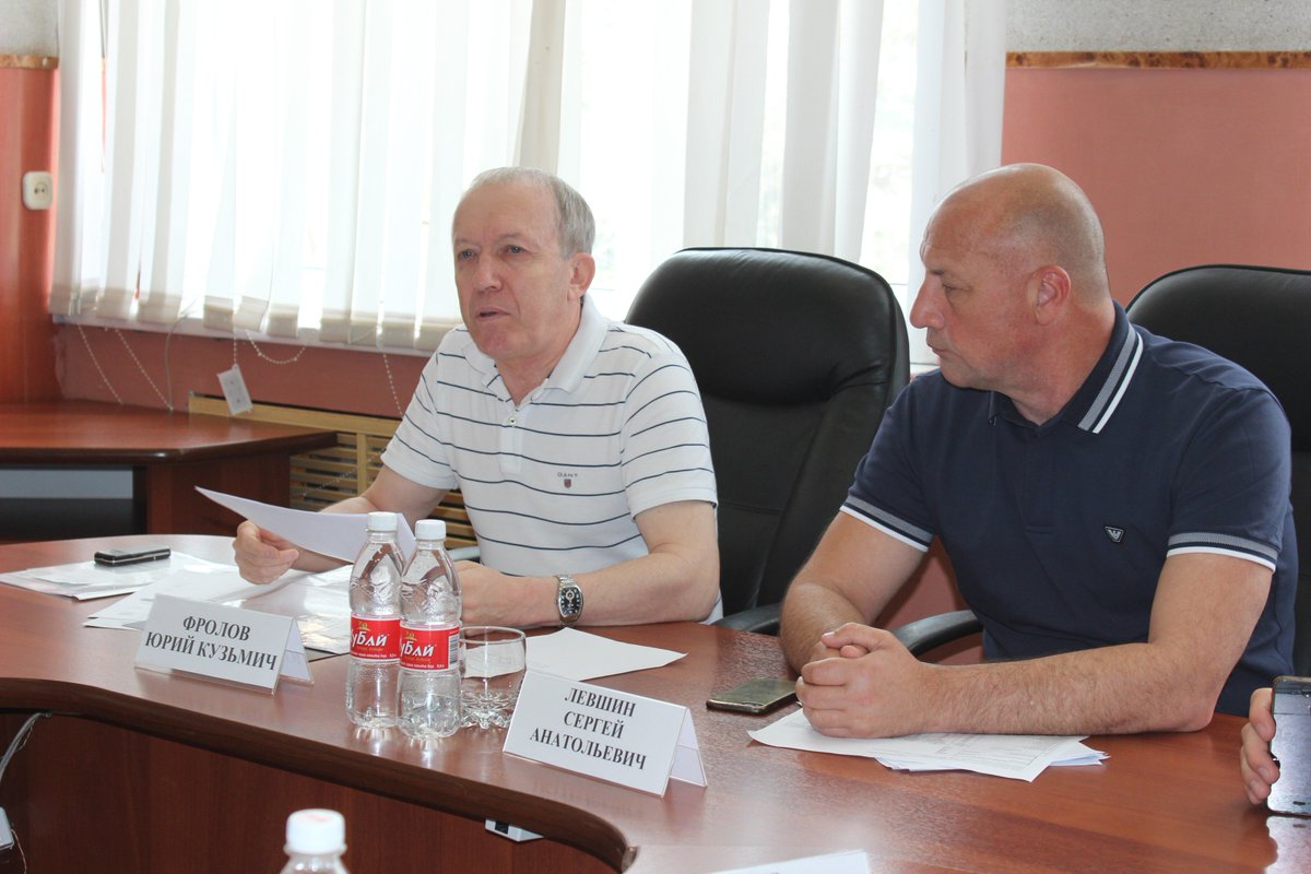 levshin_glava's tweet photo. Совещание по вопросу платежной дисциплины потребителей газа Енотаевского района участием представителей ООО "Газпром межрегионгаз Астрахань". https://t.co/PDAWhN9re7