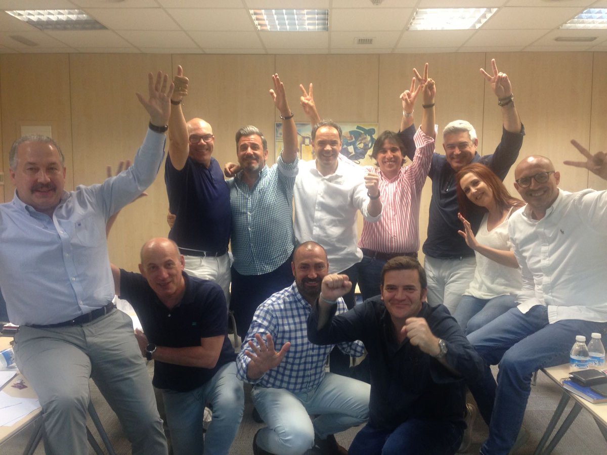capkelenn's tweet photo. In his own words, "exhausted but very proud". 
Our Accredited Retail Coach @JoseLuisEscri along with @Cortefiel_es , for Retail Coaching #Certification #Level2. #Congratulations to all!
#RetailCoaching https://t.co/vKJ3kScywr
