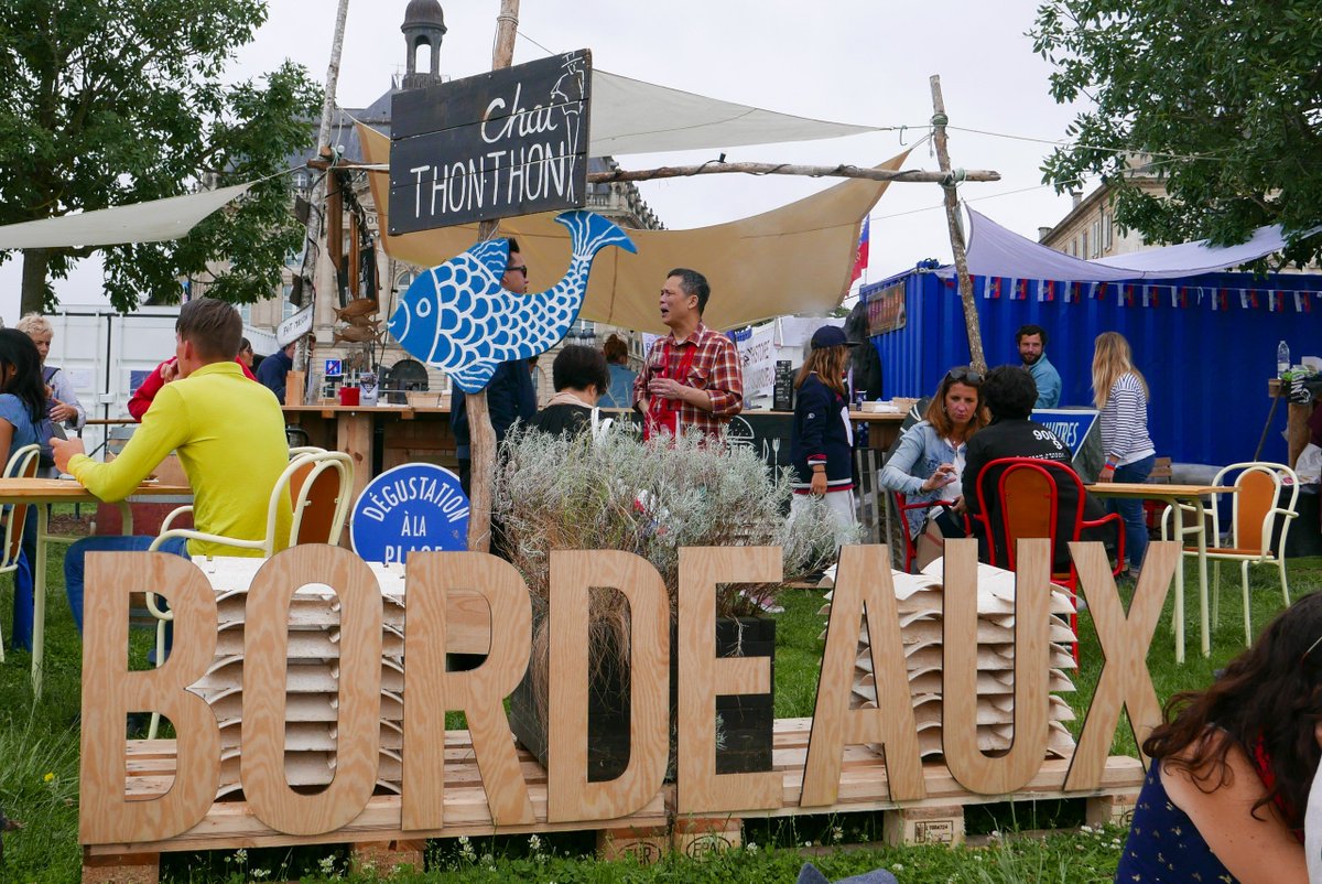 frankreichde's tweet photo. #Bordeaux weiß genau zu feiern! Ah ah und wir auch :-) Carole & Ulrike waren beim grossen Wein-Happening Bordeaux Fête le Vin und berichten https://t.co/x1EDY6JZyB #bfv2018 #feelfrance #feelbordeaux https://t.co/ymdNW0pLx7