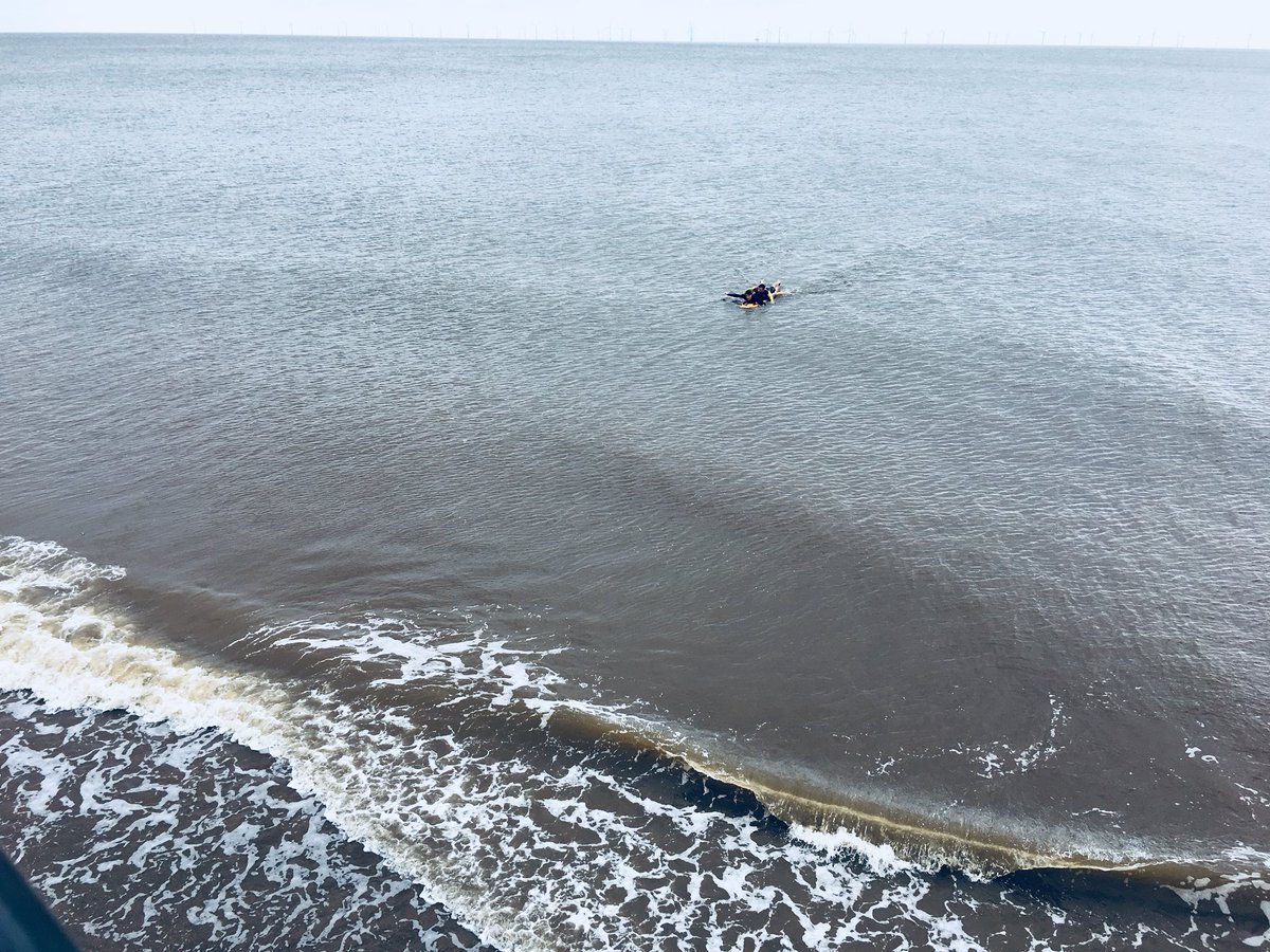 LifeguardsLincs's tweet image. Just tested the #lifeguards in #Skegness with a simulated drowning casualty... they spotted him and responded within seconds! Good work boys 🙌🏻 #training
