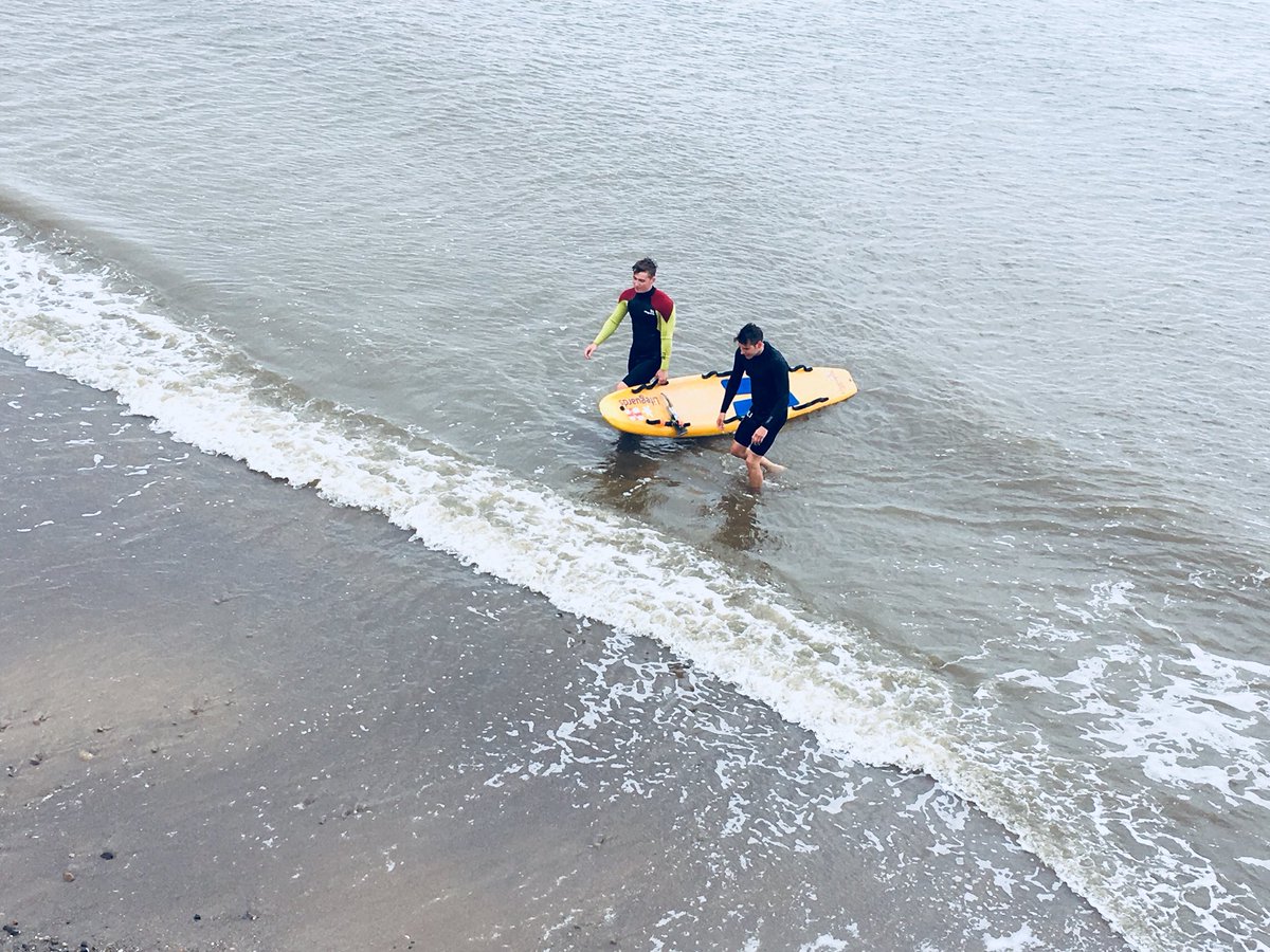 LifeguardsLincs's tweet image. Just tested the #lifeguards in #Skegness with a simulated drowning casualty... they spotted him and responded within seconds! Good work boys 🙌🏻 #training