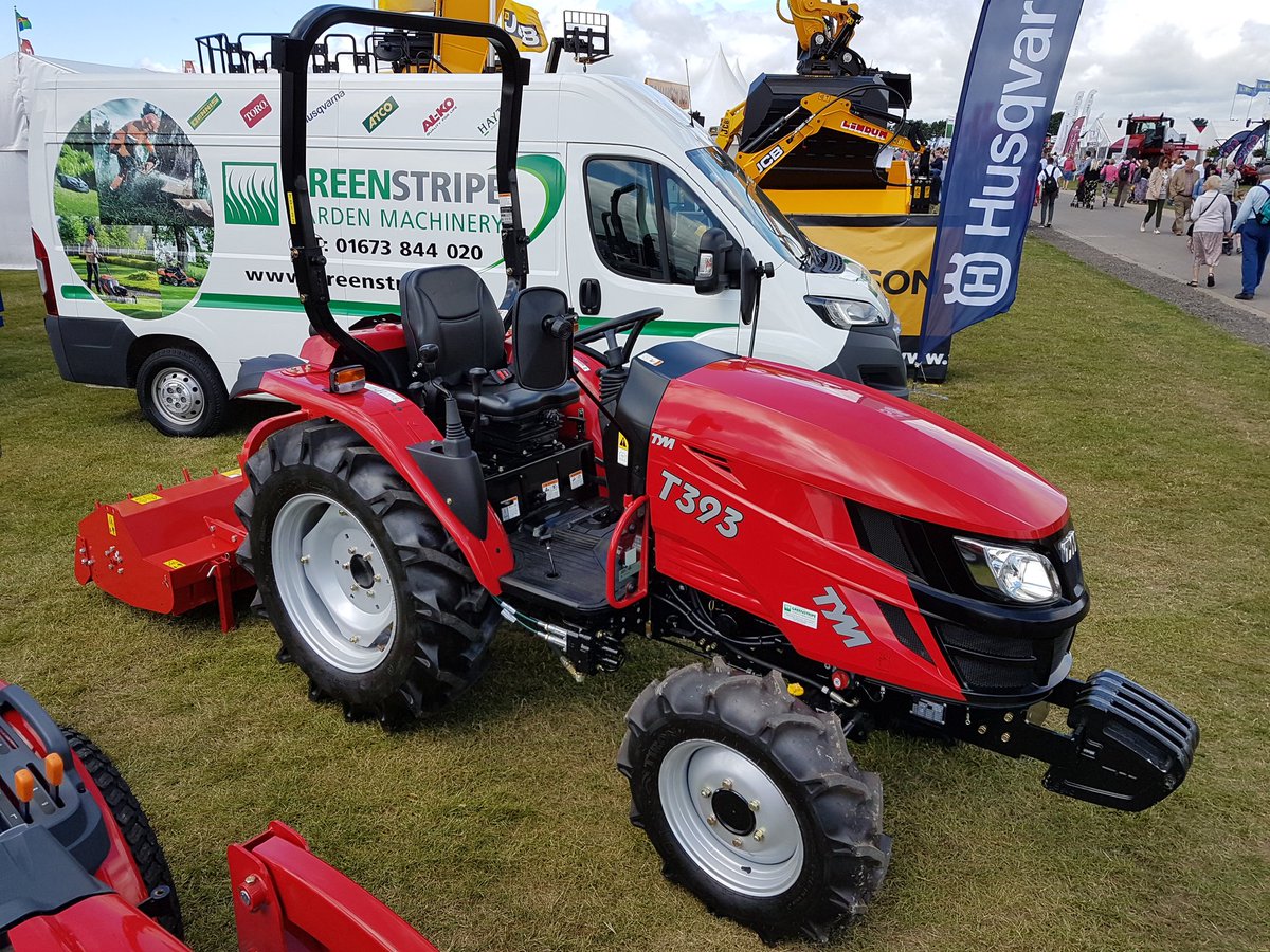 GREENTEK_SCOTT's tweet photo. It's all go @lincsshow with nice range of @TYMTractors inc the New T393 fitted with Sicma flail mower👍 - Come and take a look @GreenStripeLtd https://t.co/OgIUuOIy48