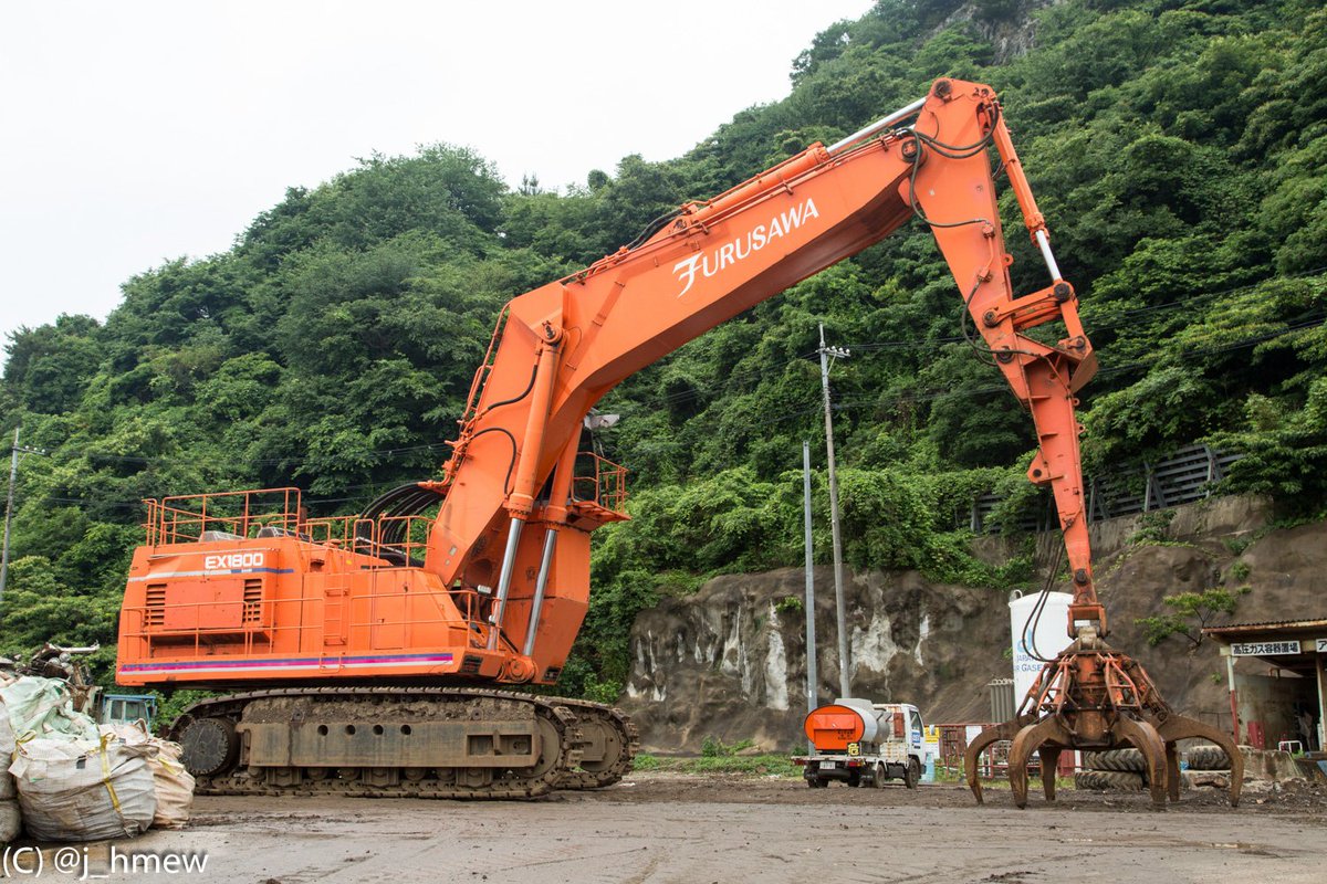 日立・EX1800】 前掲のPC1600SPと同じお馴染みのあそこで働くでっかい