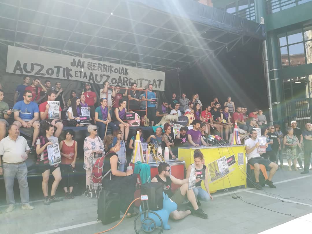 JudimendikoGA's tweet photo. Guk argi dugu, polemika mediatiko-politiko honen aurrean, auzotik eta auzoarentzat antolatutako jai herrikoien alde egiten jarraituko dugula! 
GORA JUDIMENDIKO JAIAK!🔥 https://t.co/ElRS0edFl5