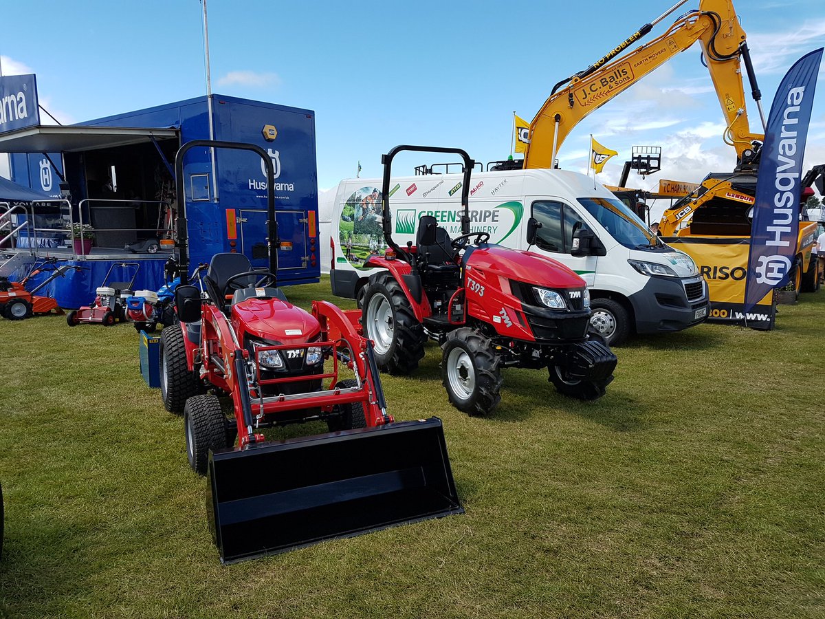 GREENTEK_SCOTT's tweet photo. It's all go @lincsshow with nice range of @TYMTractors inc the New T393 fitted with Sicma flail mower👍 - Come and take a look @GreenStripeLtd https://t.co/OgIUuOIy48