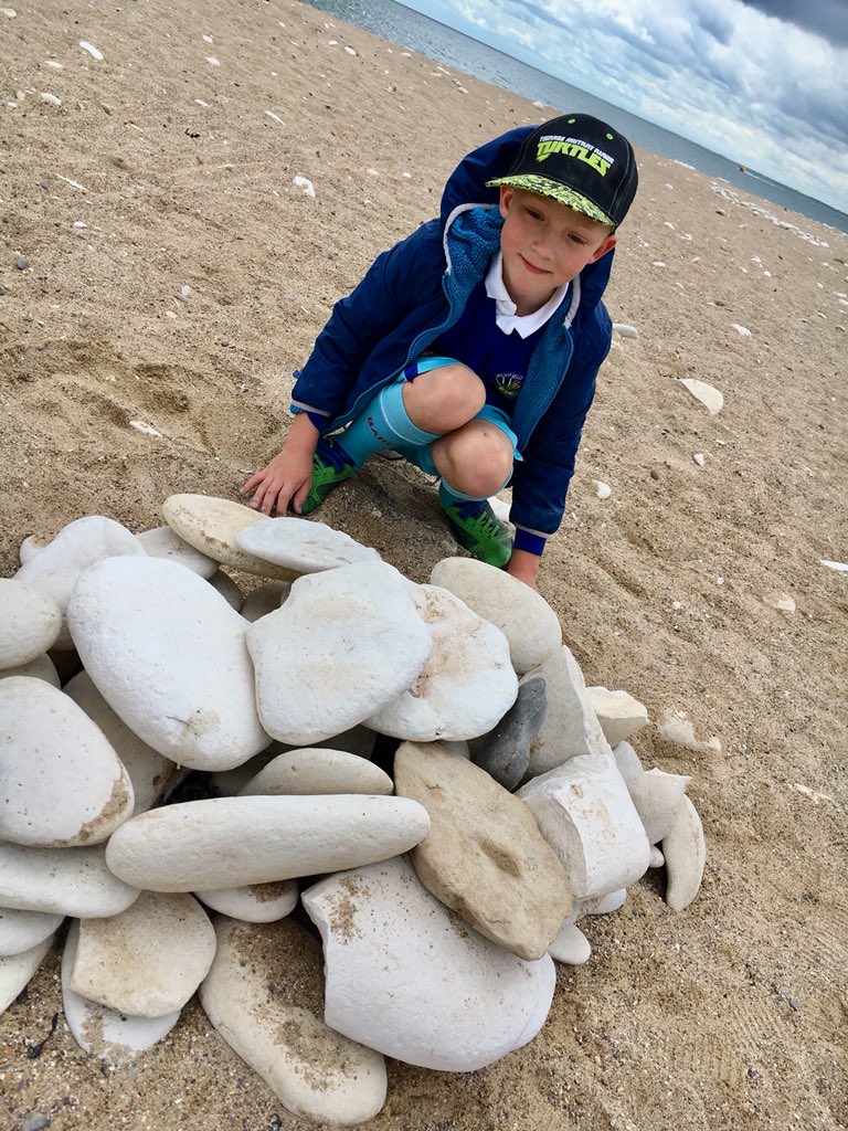 WfieldPrimary's tweet photo. Stone stacking at #Bridlington
#CreativeWeggies ๐ https://t.co/LVQXQeO6t8