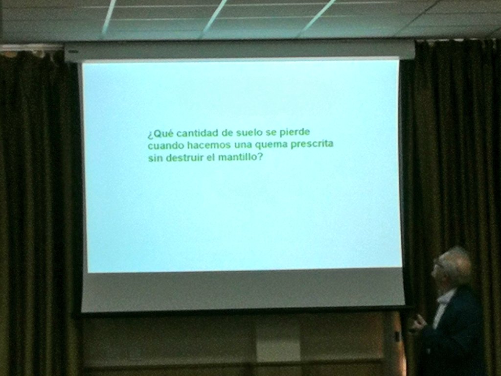 VirginiaCarrace's tweet image. #CVIIFF2018 #JAVega Nos muestra algunos trabajos realizados en Galicia con los equipos #EPRIF
Cuando el suelo está cubierto en un 50-60% por mantillo, si la quema está bien realizada la pérdida de suelo es mínima.