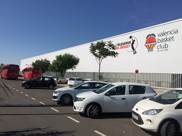 Llevando a los alumnos de Escuelas Pias Fernando El Católico al <a href="/valenciabasket/">Valencia Basket Club</a> Club.
¡Viaje en la mejor compañía!
#autocaresvalencia #autocares #autocar #autobuses #autobus