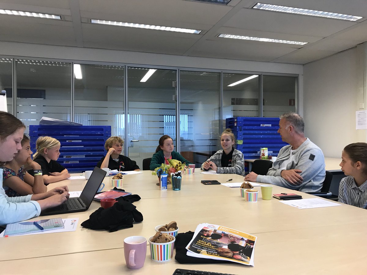 OPOD_Dordrecht's tweet photo. Genieten van de kanjers van de #OPOD #Kinderraad! Wat kunnen zij goed meedenken over het onderwijs op onze scholen! #trots #vergaderen https://t.co/1ZBQt0pI7g