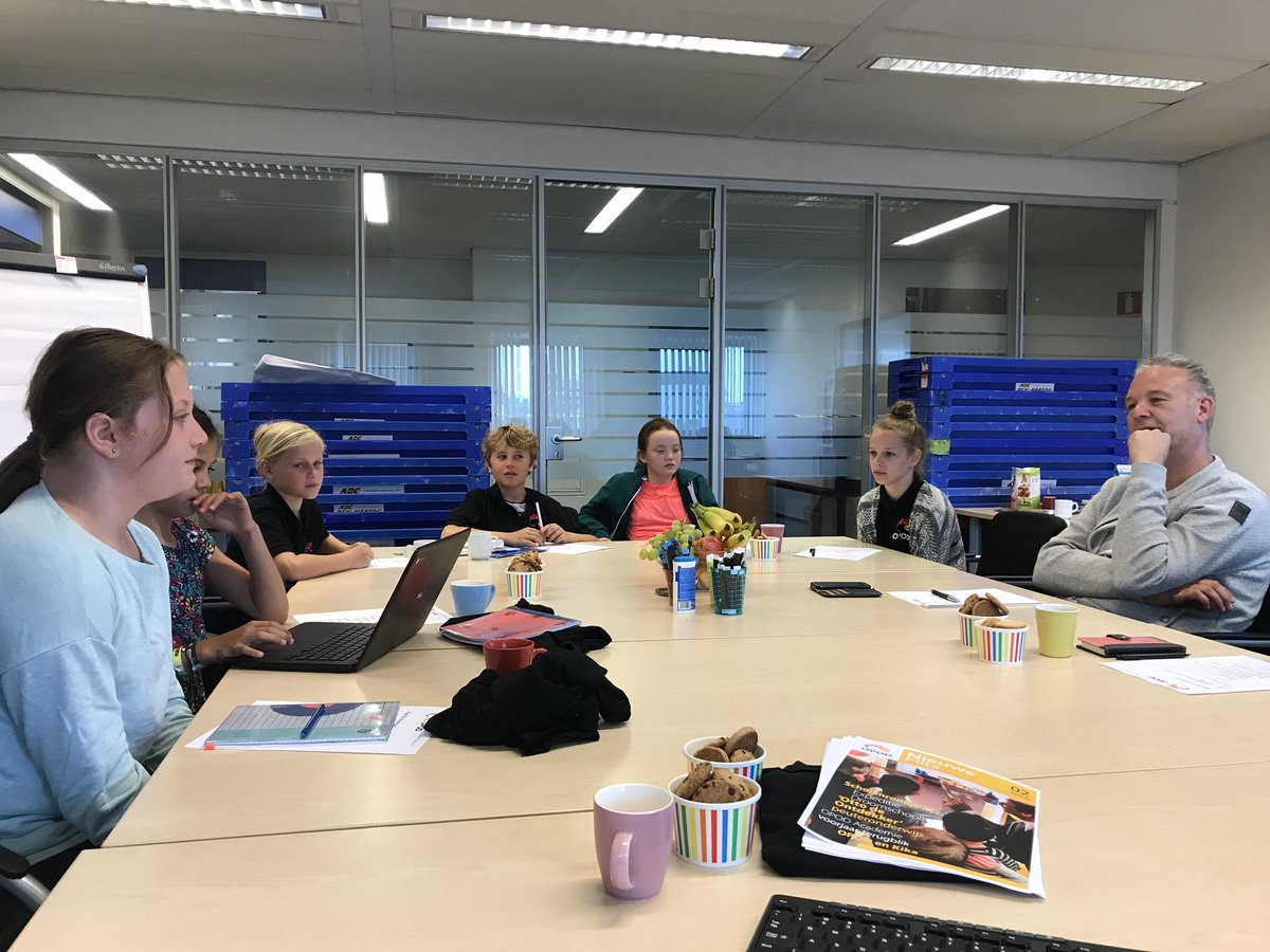 OPOD_Dordrecht's tweet photo. Genieten van de kanjers van de #OPOD #Kinderraad! Wat kunnen zij goed meedenken over het onderwijs op onze scholen! #trots #vergaderen https://t.co/1ZBQt0pI7g