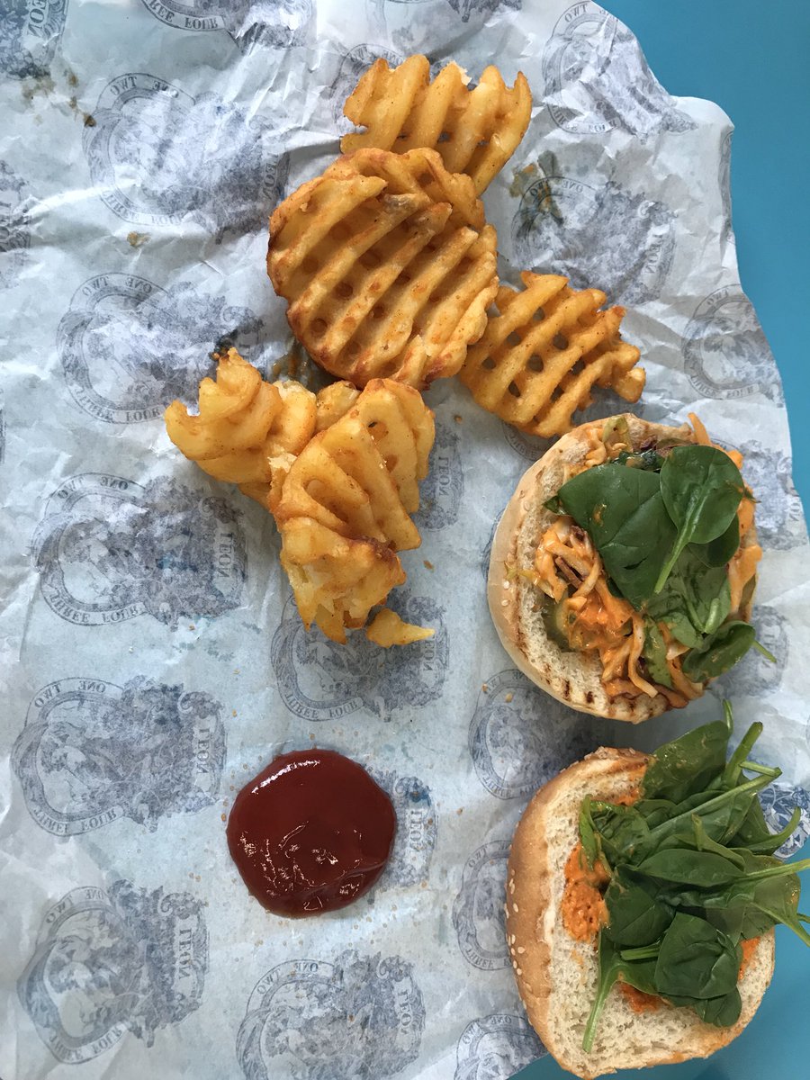 danmoross's tweet photo. @leonrestaurants just picked up a Korean burger and chips from cow cross st in London. Soggy chips and NO chicken in the bun! Help? https://t.co/BihwSbF4jX